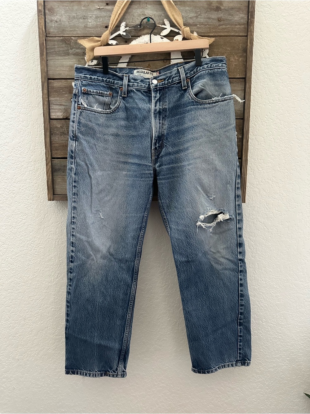 VTG Levi’s 505 regular fit distressed cotton blue Jean denim size 38